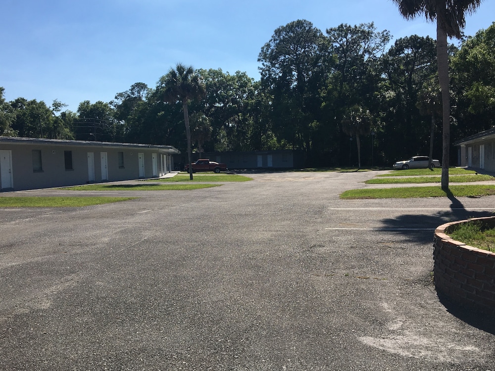 Skylark Motel - photo 26