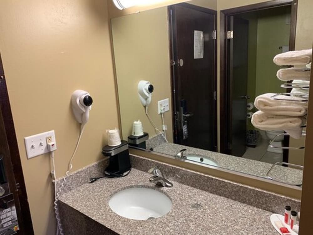 Super 8 by Wyndham Eau Claire WI - photo 7
