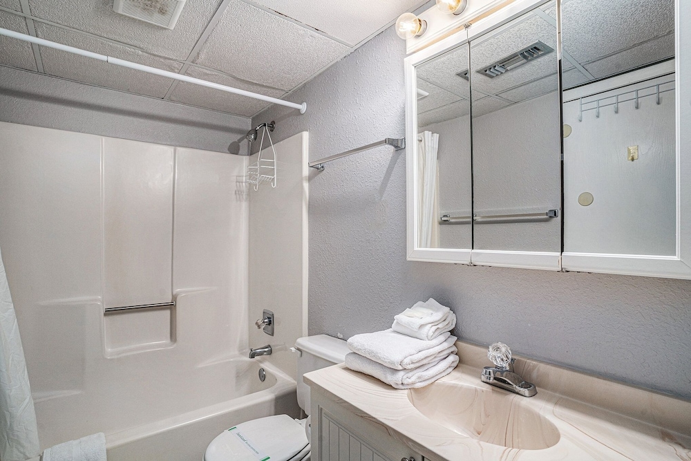 0511 Waters Edge Resort 2 Bedroom Condo by RedAwning - photo 11