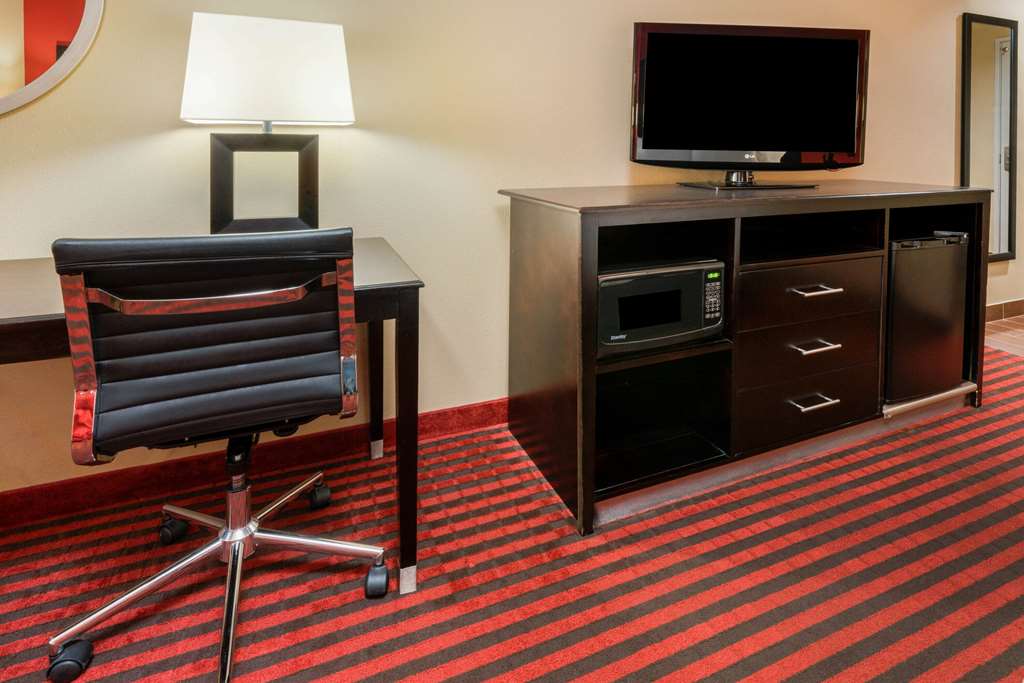 La Quinta Inn & Suites by Wyndham Boutte - photo 27