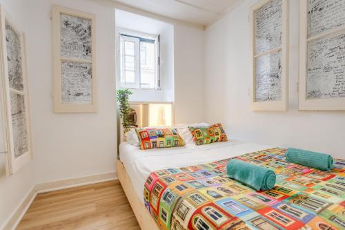 Bairro Alto Window Cozy Spot in a Buzzing Locale — 4-Star Luxury Hotel in Lisbon, Portugal