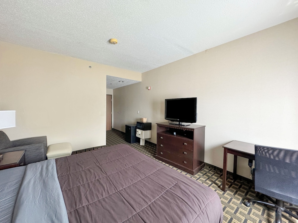 FairBridge Inn & Suites Batavia Darien Amusement Park - photo 9