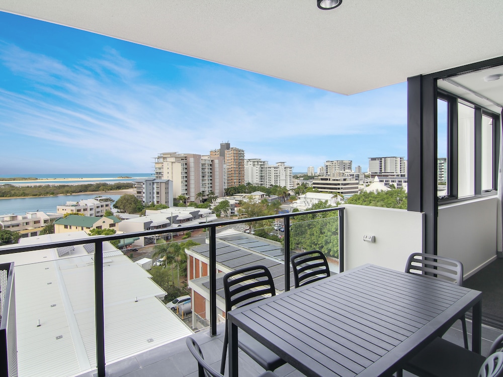 Direct Collective Rhythm on Beach — 4-Star Luxury Hotel in Maroochydore, Australia
