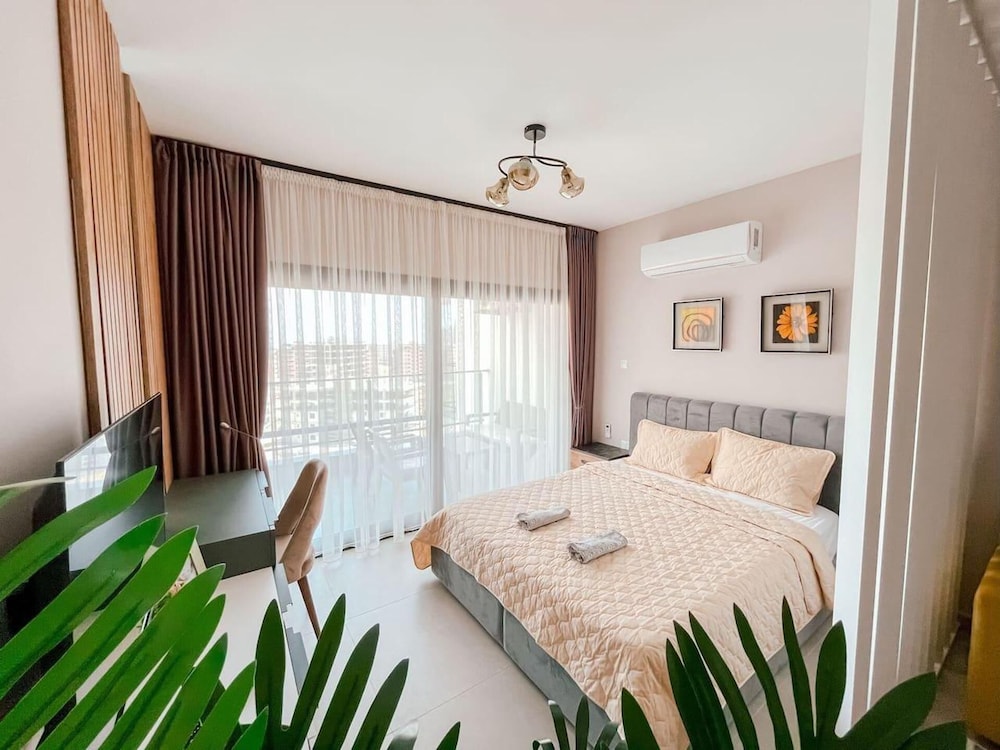 Impeccable 1 Bed Apartment In Caesar Resort — Trikomo