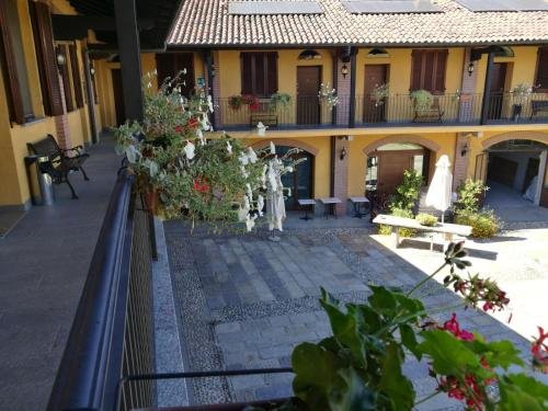 Residence La Gaggianese — 4-Star Luxury Hotel in Rosate, Italy