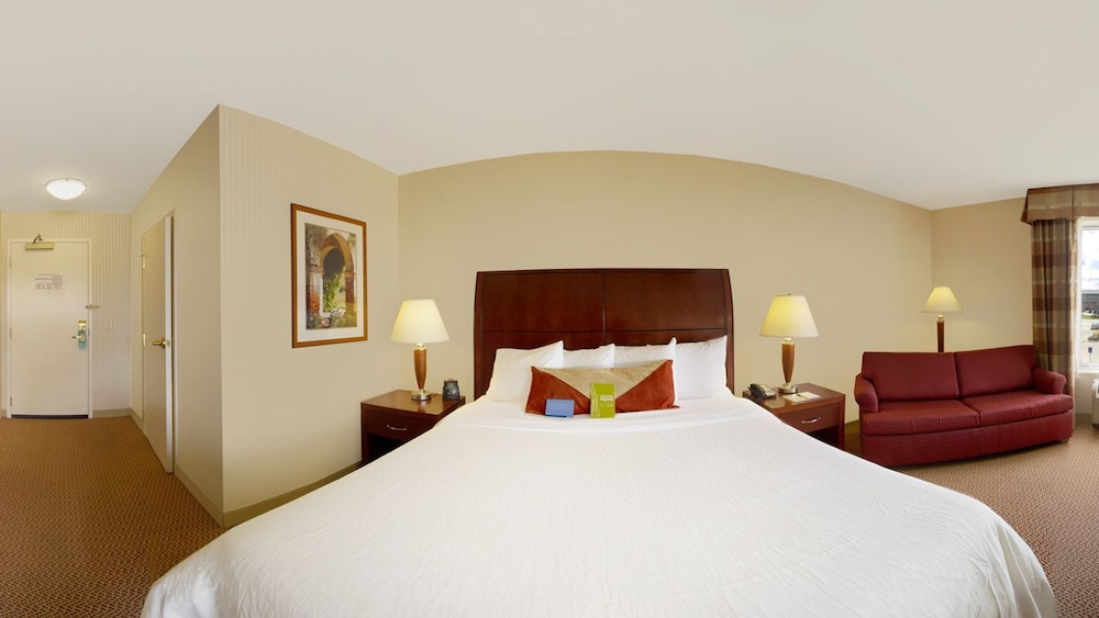 Hilton Garden Inn Milwaukee Northwest Conference Center - photo 8