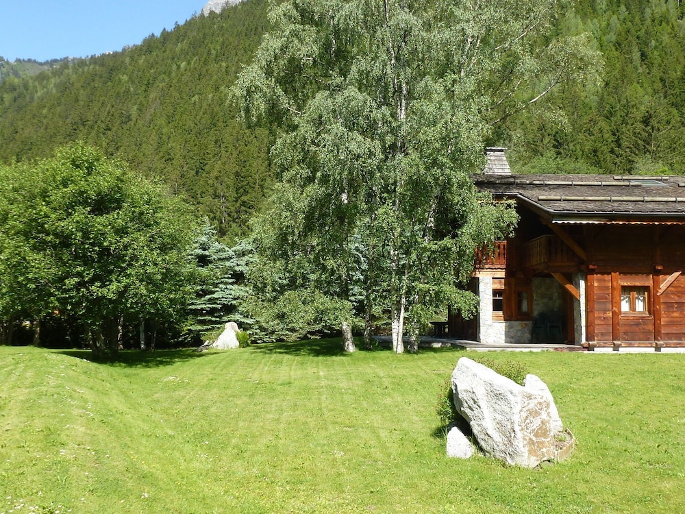 Mazot Les Tines with hot tub in Chamonix-Mont-Blanc, France