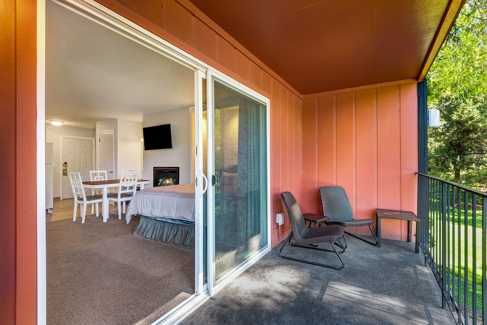Bend Riverside Inn & Suites - photo 284