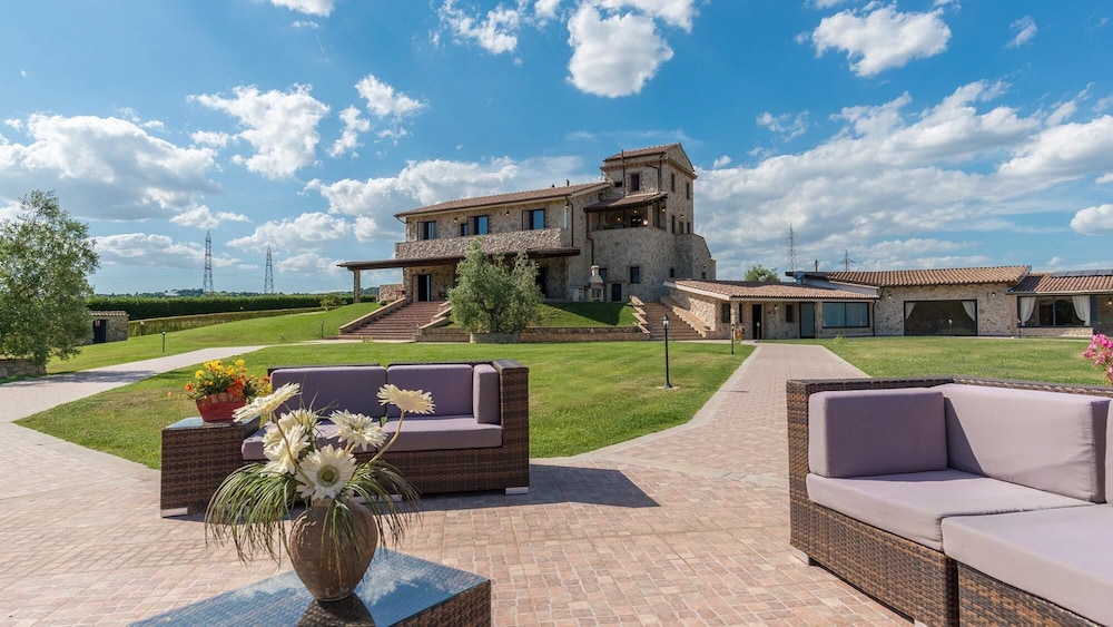 Podere Torricella 16 4 — 4-Star Luxury Hotel in Narni, Italy