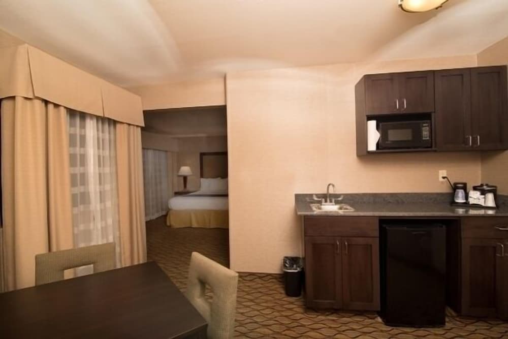 Holiday Inn Express Port Hueneme by IHG - photo 8