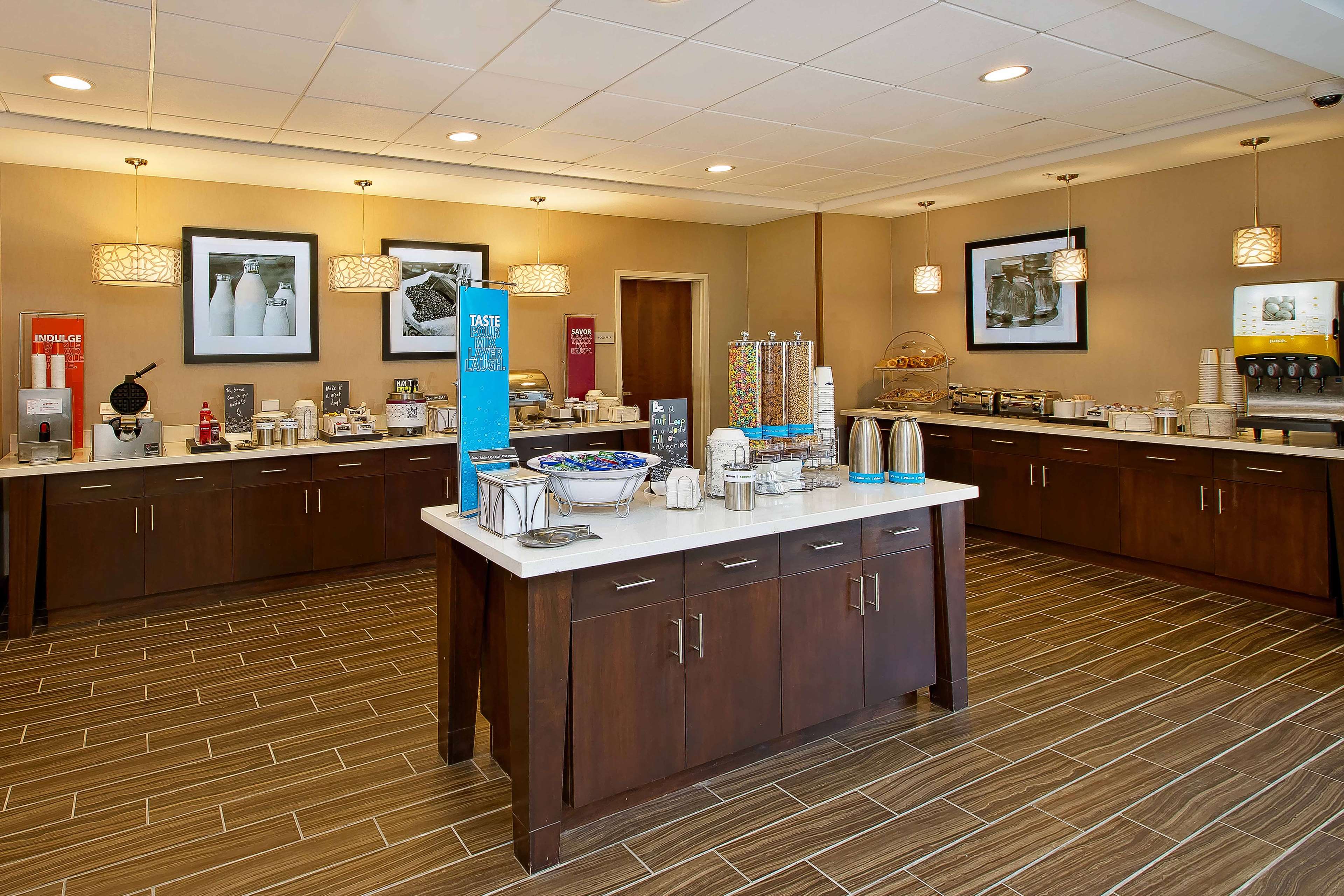 Hampton Inn by Hilton West Bloomfield Novi - photo 10