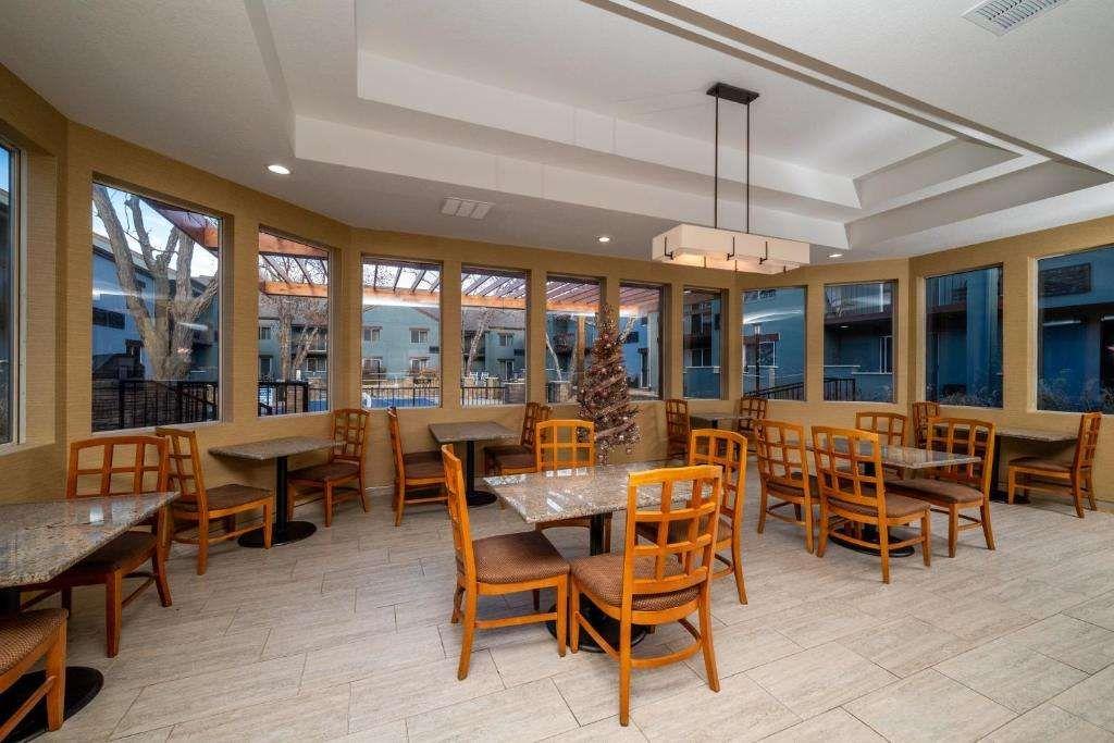 Endeavor Inn & Suites Trademark Collection by Wyndham - photo 18