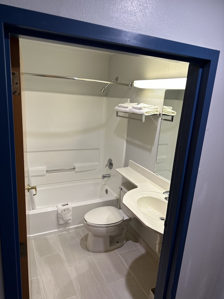 Microtel Inn by Wyndham Gallup - photo 14
