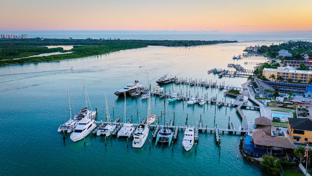 Dockside Inn & Resort - photo 52