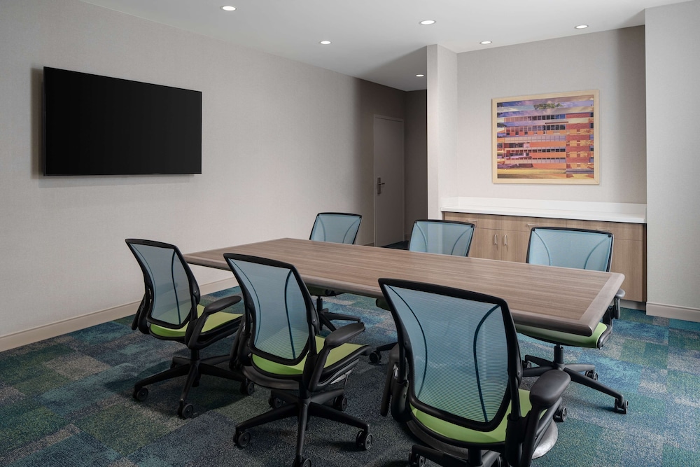 Home2 Suites by Hilton Des Moines at Drake University - photo 30
