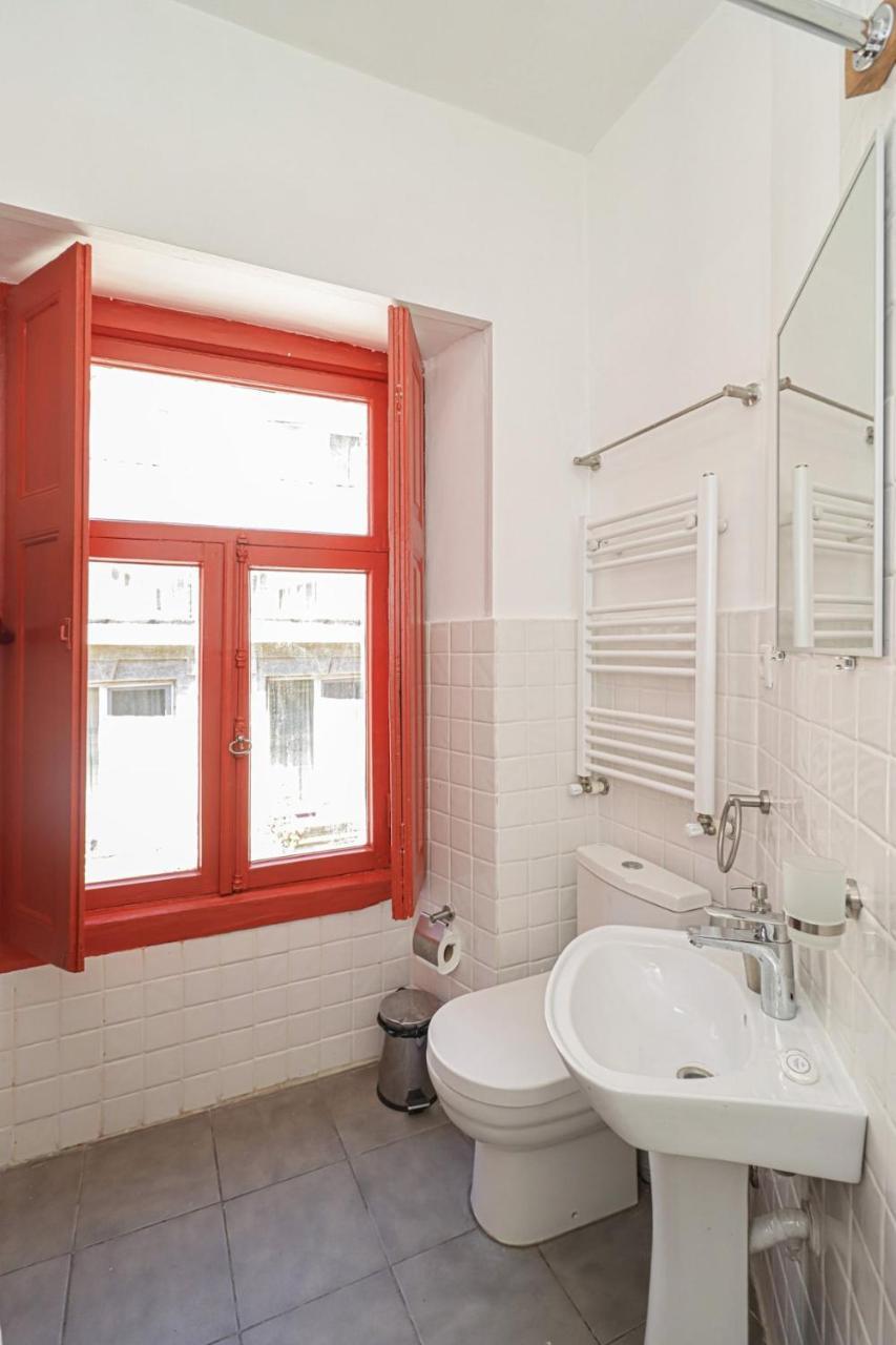 Unique 3 Studio Combo for 6 Guests By Wehost