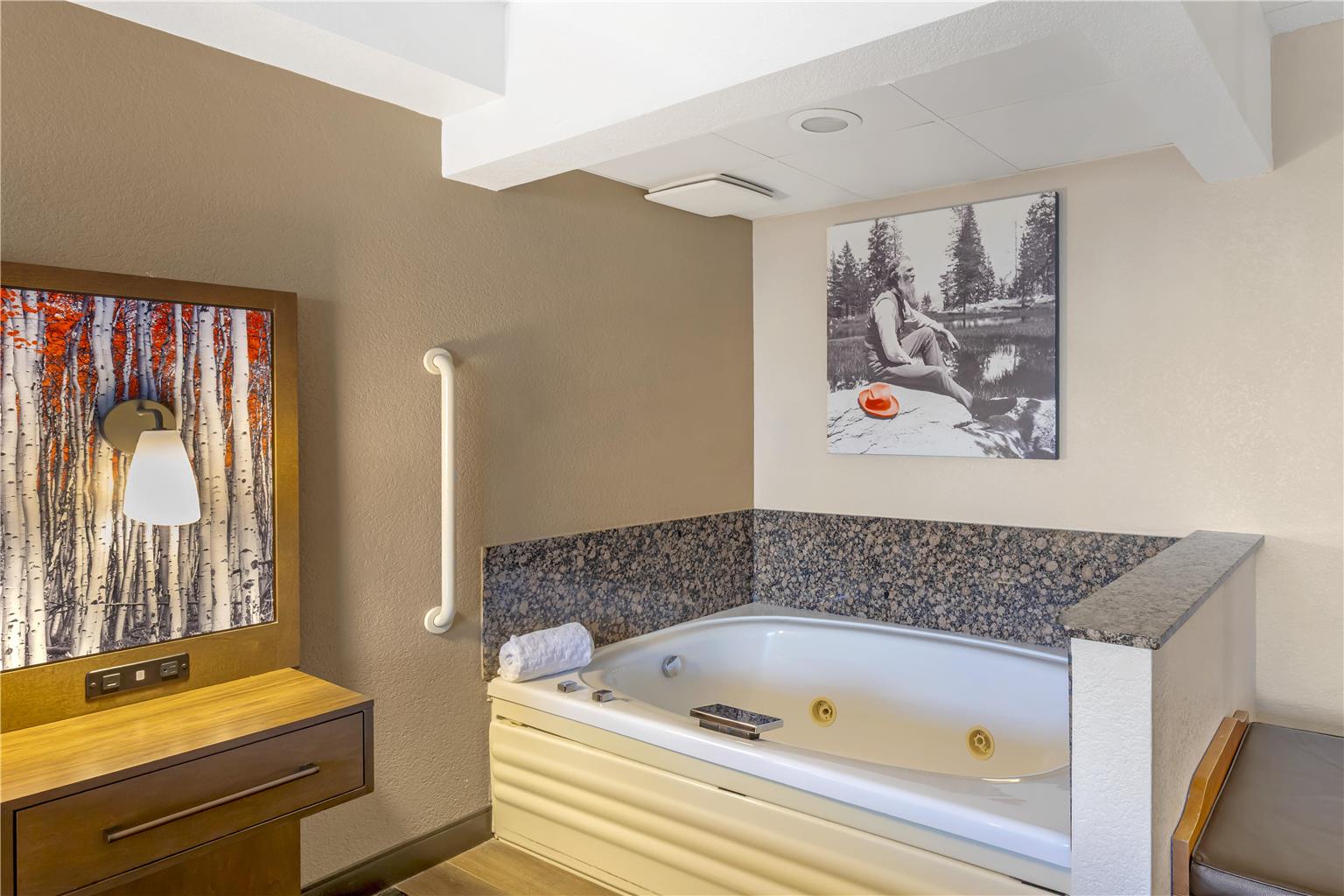 Best Western Plus McCall Lodge & Suites - photo 18