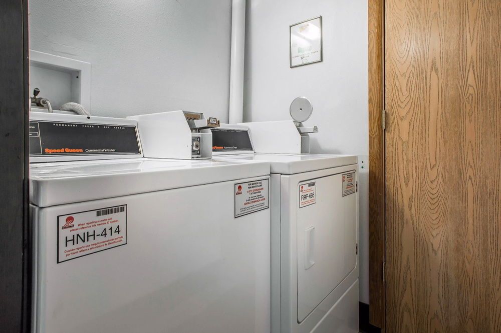 Econo Lodge Inn and Suites Dubuque - photo 4