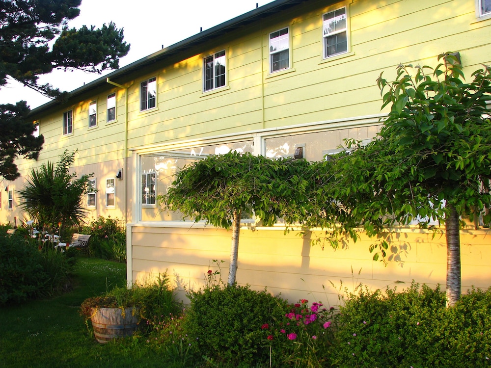 Pacific City Inn - photo 36