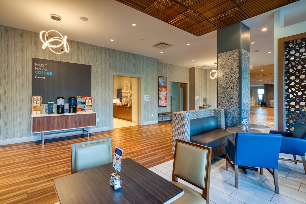 Holiday Inn Express & Suites Charlotte South End by IHG - photo 93
