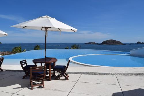 IXTAPA Zihuatanejo Alegria y Familia — 4-Star Luxury Hotel in Ixtapa, Mexico