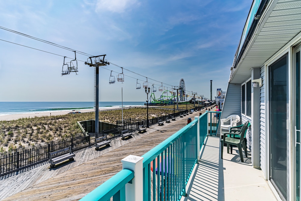 Boardwalk Sand & Surf Inn Oceanfront - photo 45