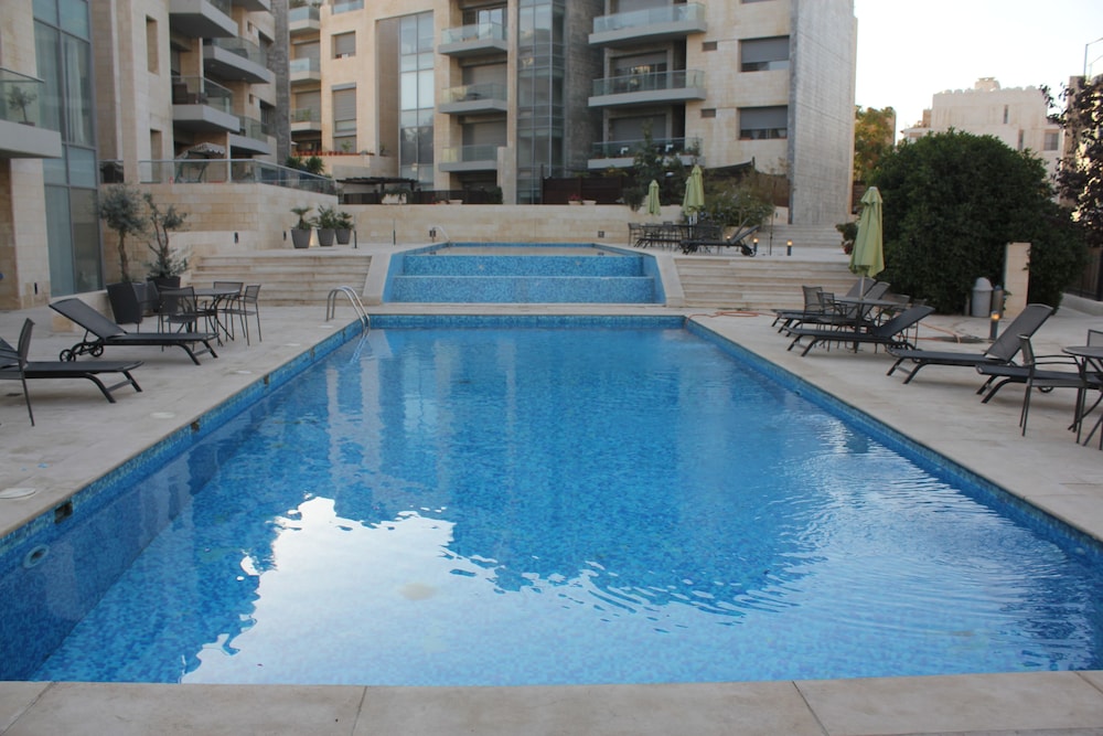 Modern Resort like with pool - last minute hotel in Amman