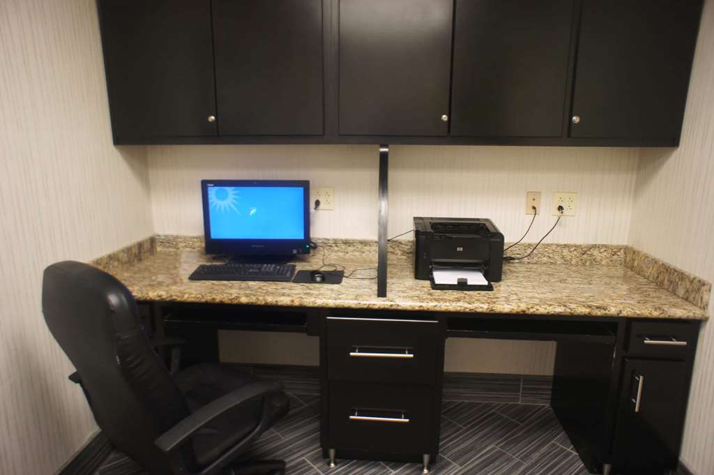 La Quinta Inn & Suites by Wyndham Conway - photo 38