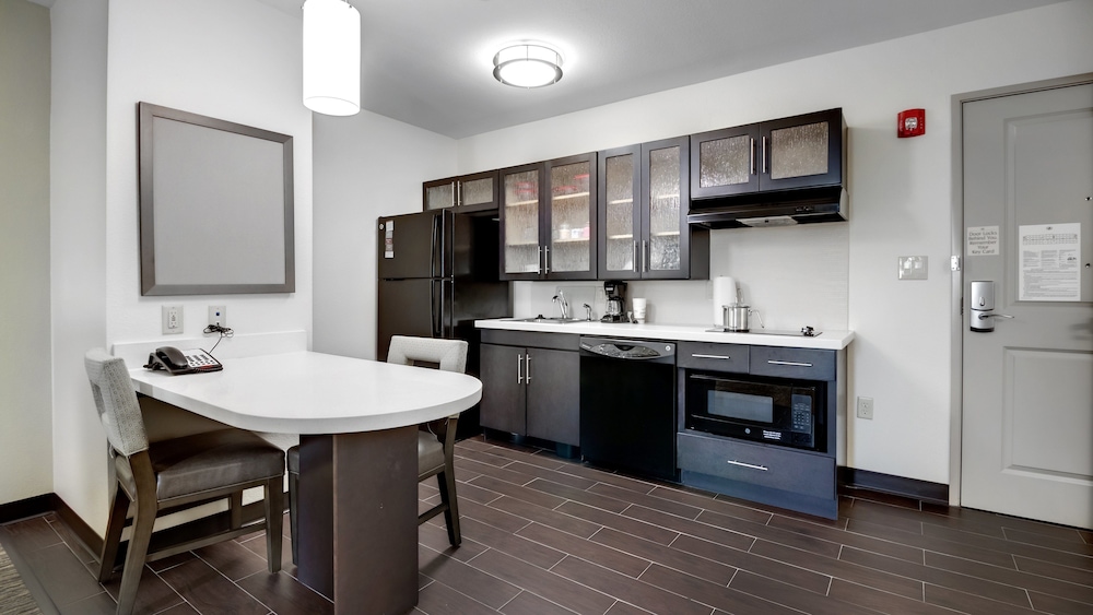 Candlewood Suites Waco by IHG - photo 17