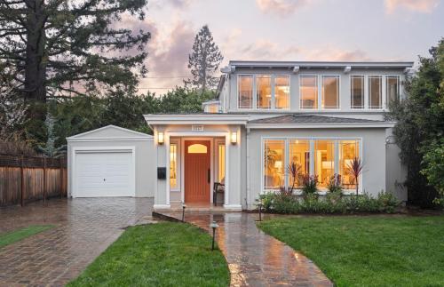 Pa Retreat Oasis Near Stanford New Furniture — Palo Alto