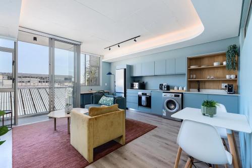 Bright & Cozy Modern Retreat