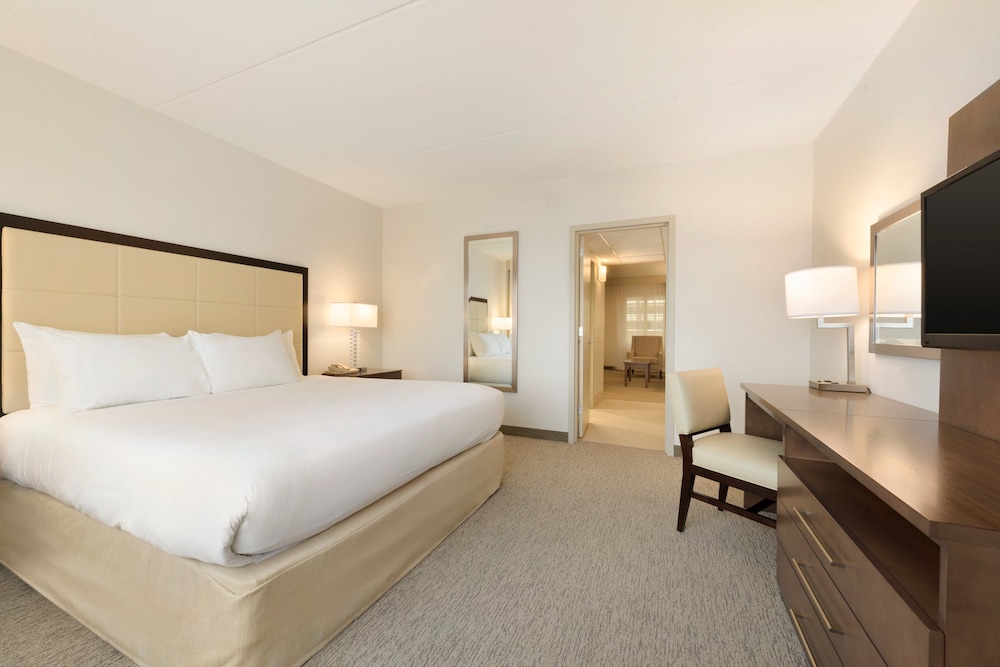Embassy Suites by Hilton Milwaukee Brookfield - photo 12