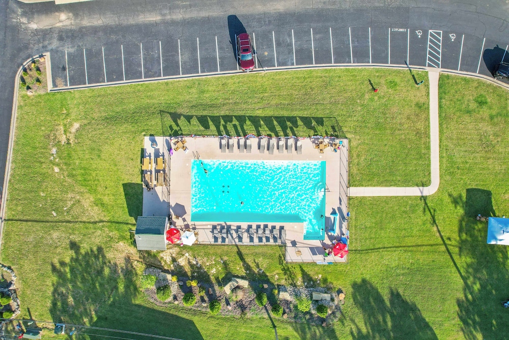 Celebration Cove Condos — 4-Star Luxury Hotel in Branson, United States