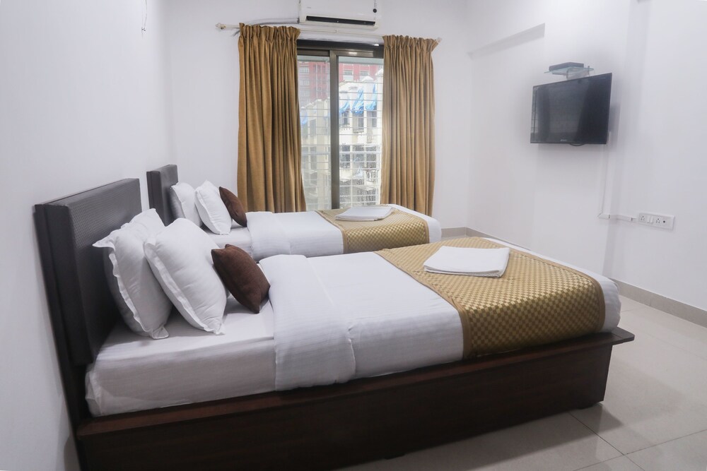 OYO 7150 Apartment Metro View Residency