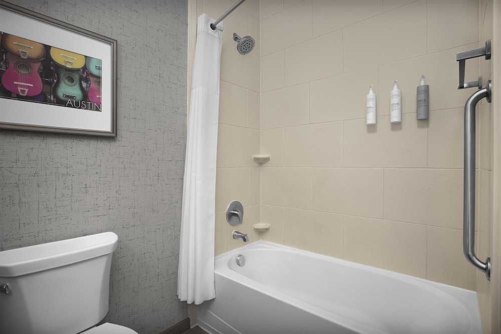 Hampton Inn & Suites Austin @ The University Capitol - photo 33
