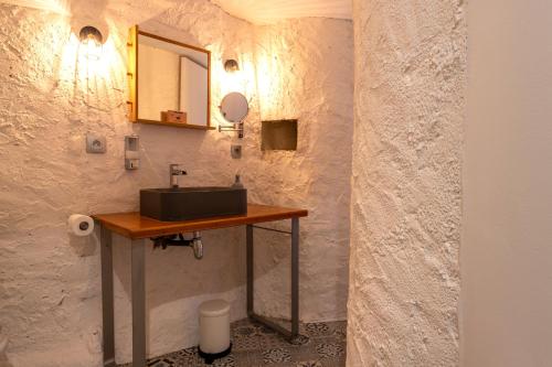 La Grrr'Authentique Maison Troglodyte Unique — 4-Star Luxury Hotel in Amboise, France