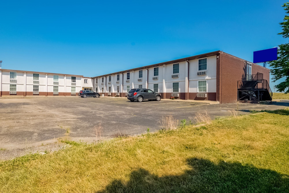 OYO Hotel Morton East Peoria I 74 - photo 29
