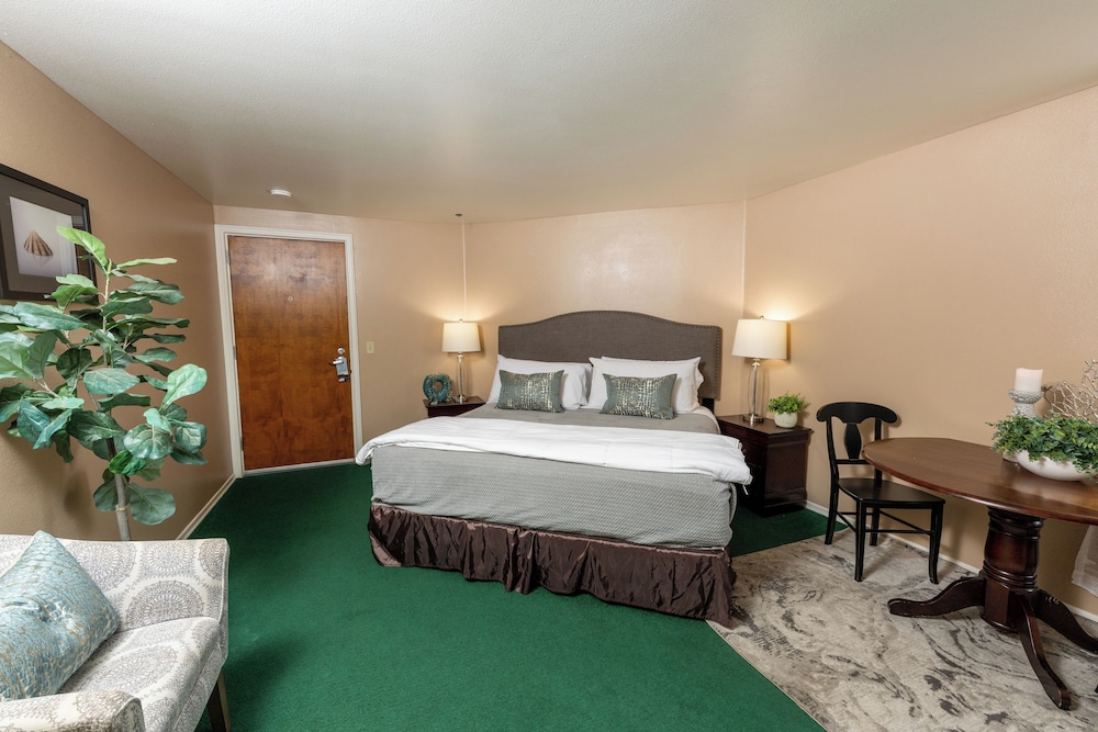 Seaside Oceanfront Inn - photo 38