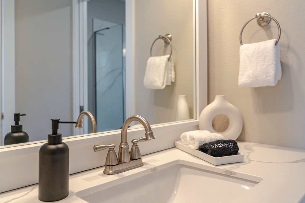 Elegant 4BD Reno Abode Close to Shops and Casinos - photo 36