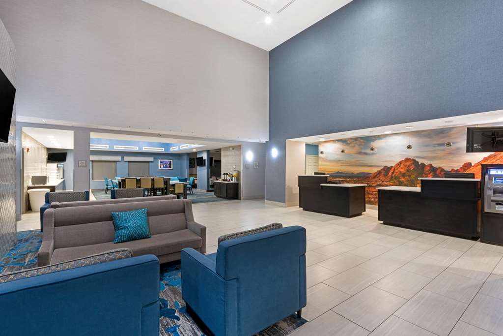 La Quinta Inn & Suites by Wyndham Phoenix I 10 West - photo 6