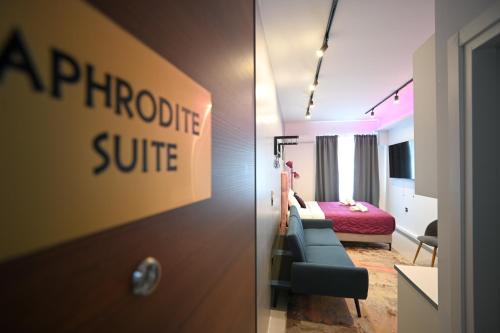 Aphrodite Suite by Zeussuites — 4-Star Luxury Hotel in Athens, Greece