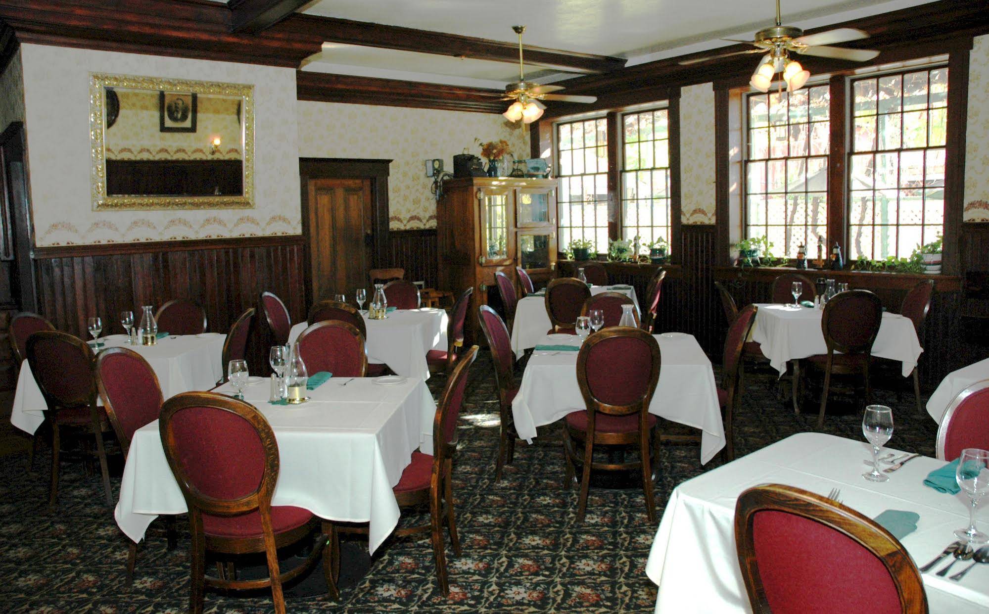Historic National Hotel & Restaurant - photo 7