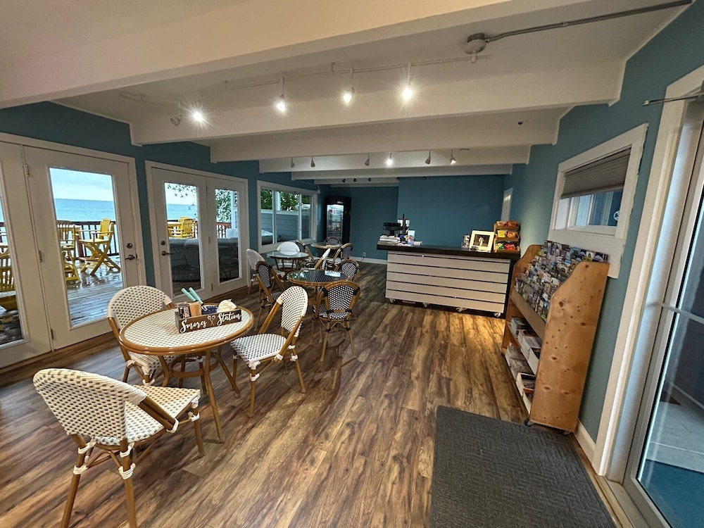Beachfront Inn - photo 4