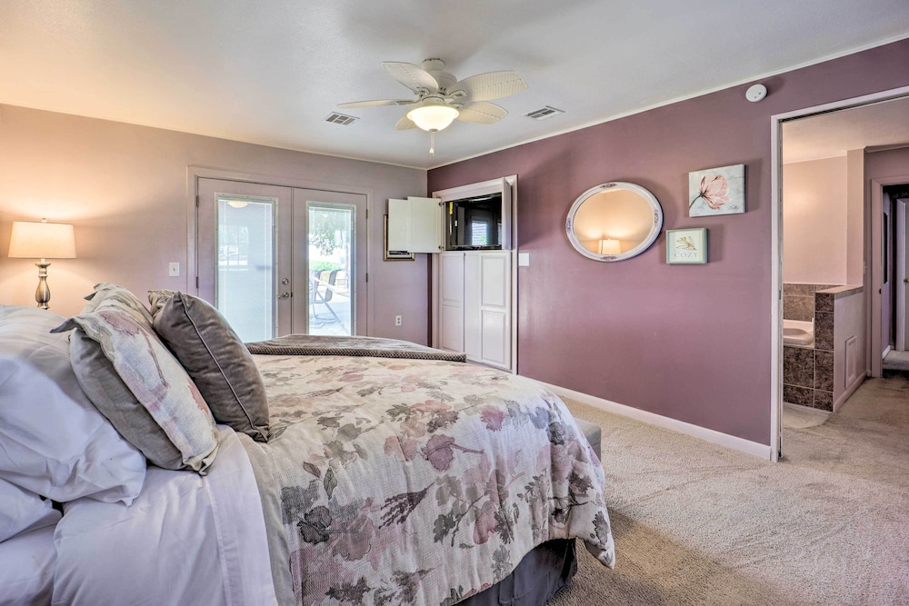 Grand Lake Getaway w Resort like Amenities in Grove, United States