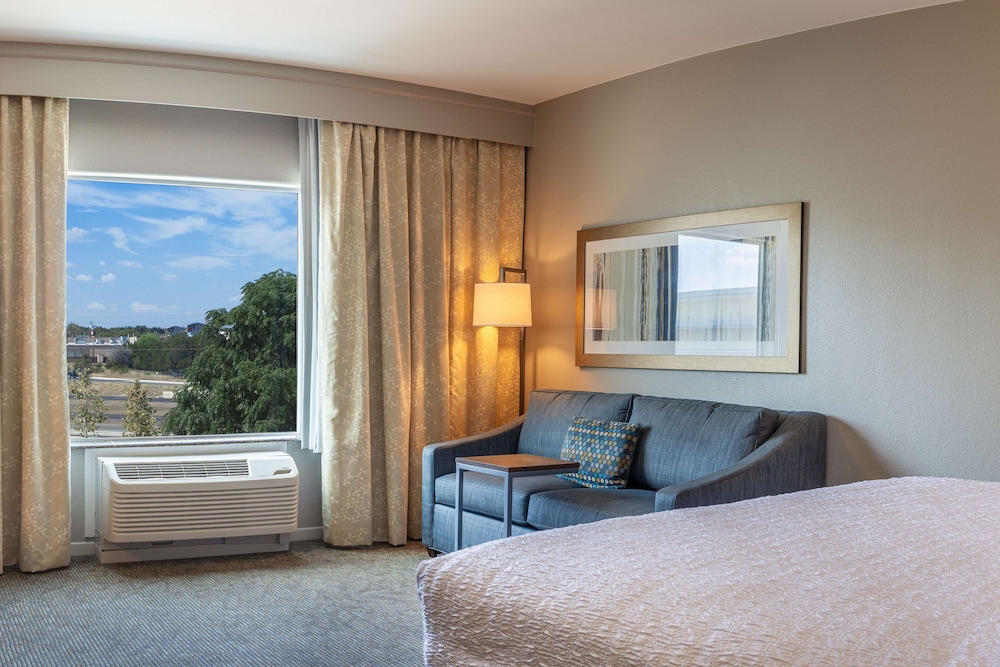 Hampton Inn & Suites Boerne - photo 32