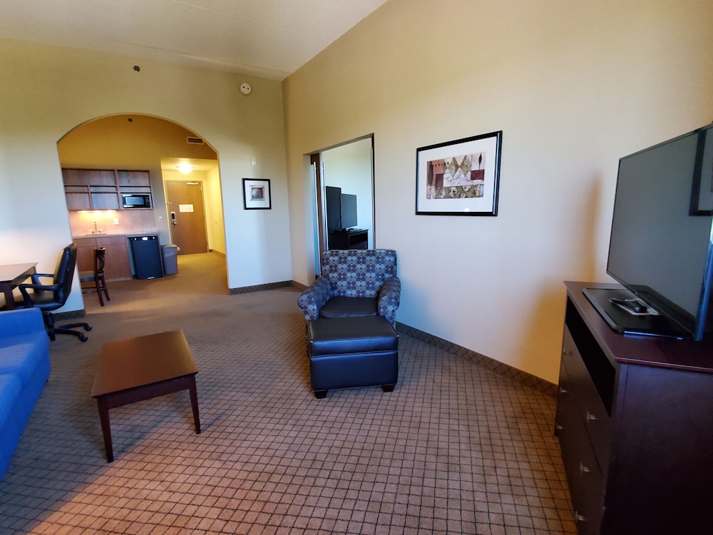 Holiday Inn Express Hotel and Suites Mankato East by IHG - photo 24