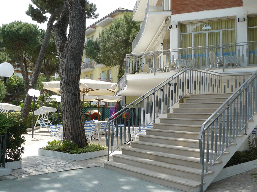 Hotel Sayonara - last minute hotel in Cervia