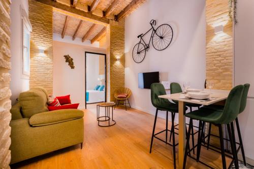 DiseA o Triana 2 rooms — 4-Star Luxury Hotel in Sevilla, Spain