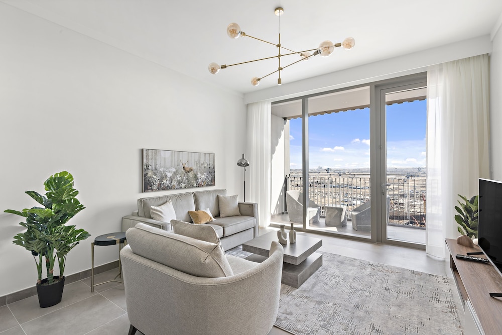 WelHome Stylish Condo With Cityscape View in Creek Harbour — 4-Star Luxury Hotel in Dubai, United Arab Emirates
