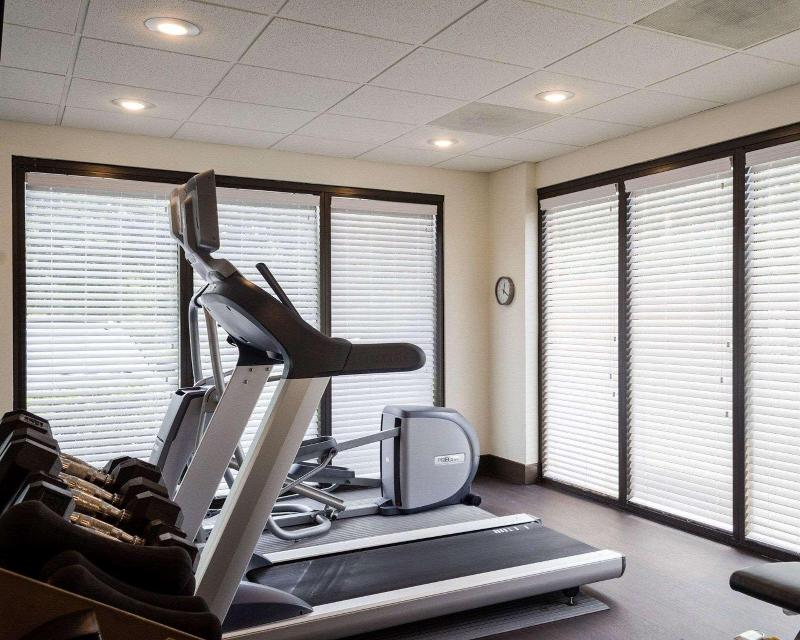 Russell Inn and Suites - photo 33